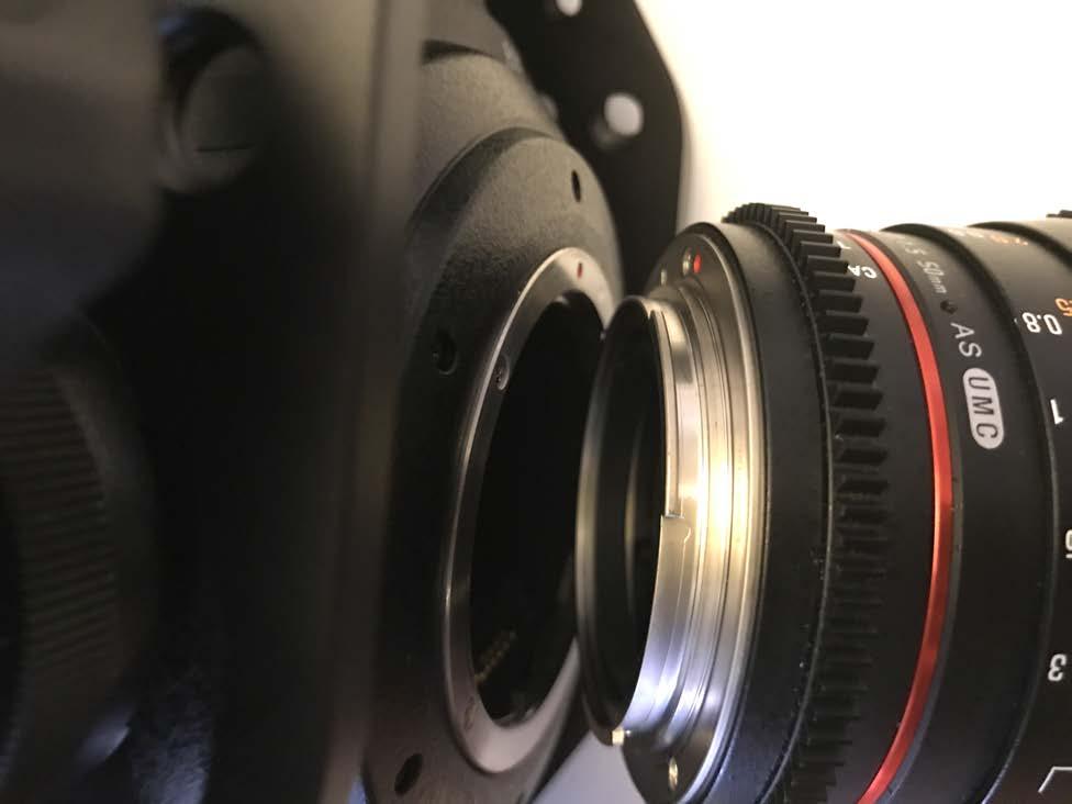 Rear lens cap - Line up the red