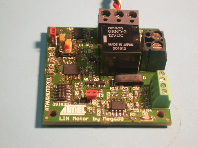 ATAVRAUTOx Boards connection GND +8V to +18V VBAT LIN GND M ATAVRAUTO300 ATAVRAUTO200 CANH CANL ATAVRAUTO100 ATAVRAUTO102 You are now ready to run the demo: Press the
