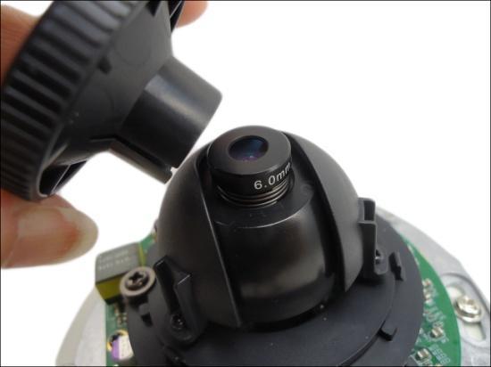 7. Attach the lens focus tuner when the tip of the lens is