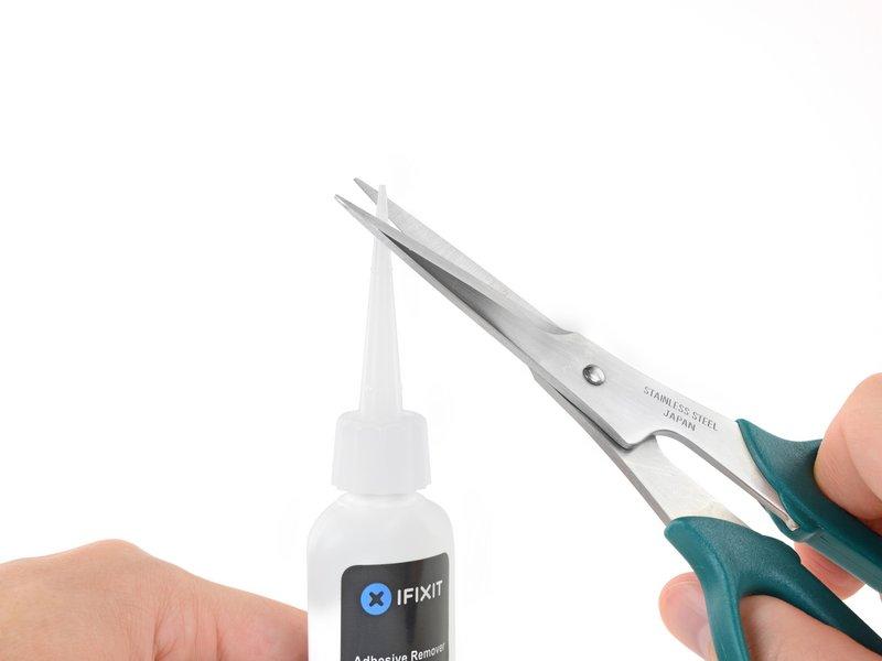 Use scissors to cut off the sealed tip of the applicator. Cutting close to the narrow tip will give you better control so you can apply the adhesive remover in small amounts.