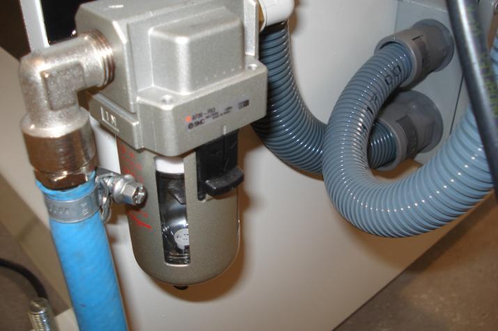 -.Set-up and connection: Compressed air supply with a pipe, inner diameter 8 mm minimum, connected to the input jack.