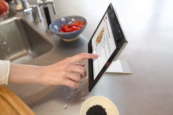 Thinner and lighter than the original Sony Tablet S, Xperia Tablet S is crafted in premium materials for effortless good looks and comfortable handling around the home or on the move.
