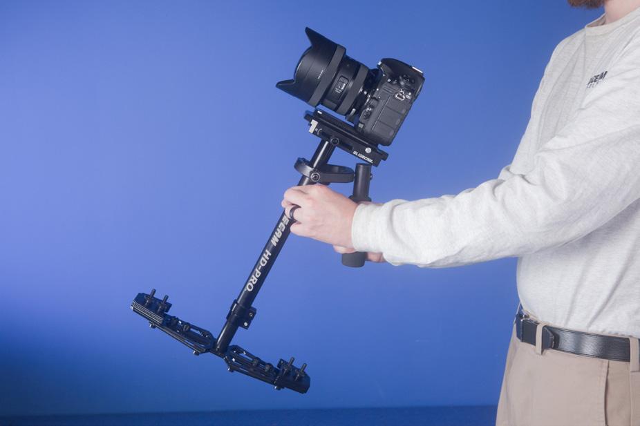 #7 OPERATING YOUR GLIDECAM HD-PRO The Glidecam HD-PRO is designed to work correctly only when operated with two hands.