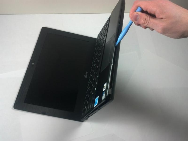Prying a keyboard from a laptop requires a lot of force, but the keyboard also has fragile