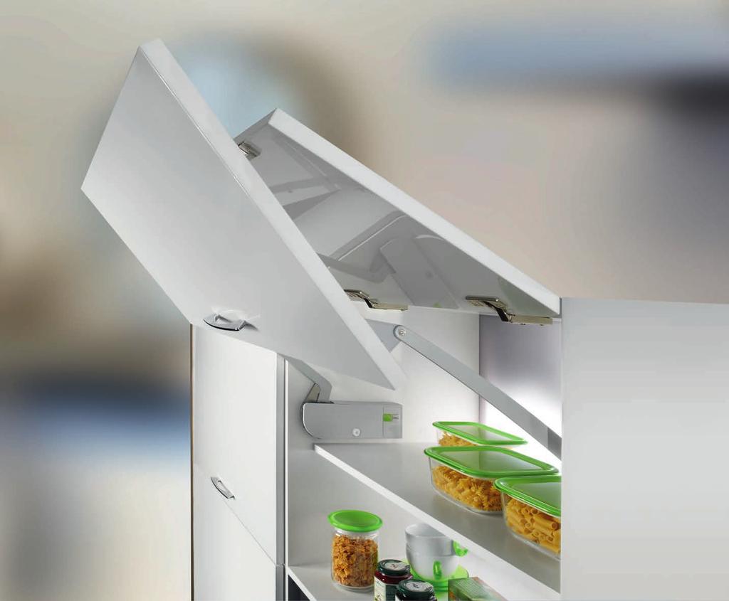 AeroSplit Opening System Door bi-folds up 125 folding door opening operation, ensuring the second half of the door folds extremely flat Anti-pinch central hinge for safe functioning No stabilization