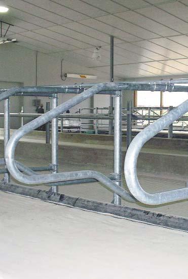 Easily adjustable to accommodate different animal sizes. CANARM LTD. - Corporate Office 2157 Parkedale Ave.