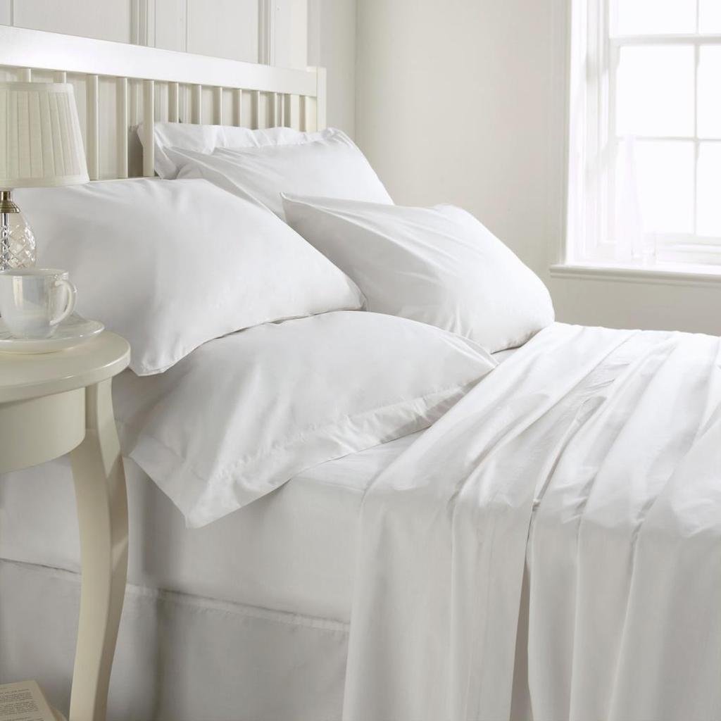 BD040 3 Plain White Bed Sheet Dimensions: 160cm x 270cm (5 3 x 8 9 ) Weight: 550g Material: 50% Polyester 50% cotton Thread Count: 200 BD057 3 6 Plain White Bed Sheet Dimensions: 160cm x 270cm (5 3 x