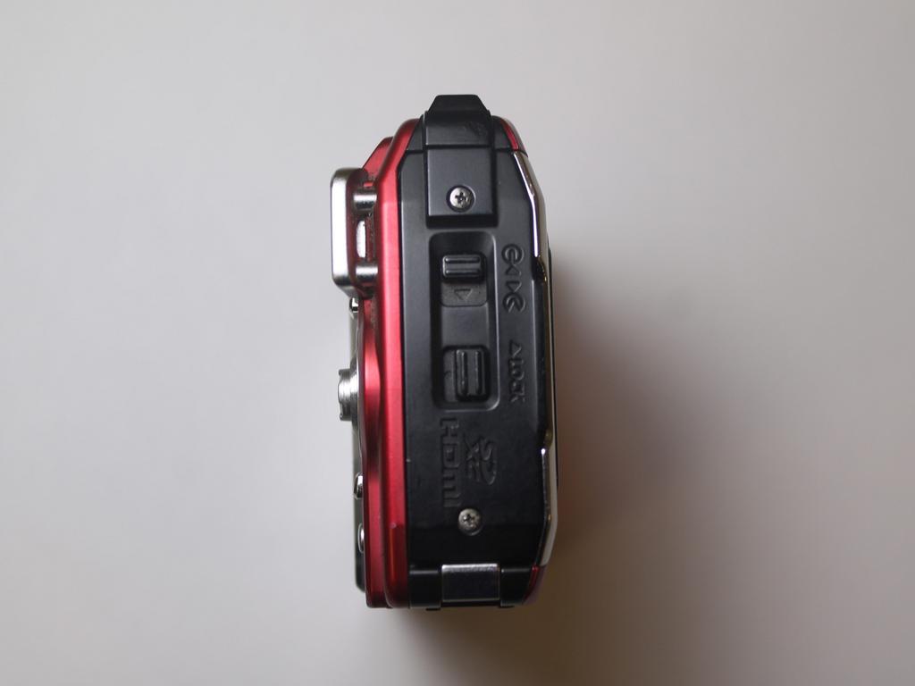 Step 1 Battery Orient camera to look directly at battery compartment side as shown.