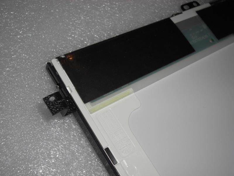 The adapter with the larger leg space has to be mounted on the "right" side of the LCD.