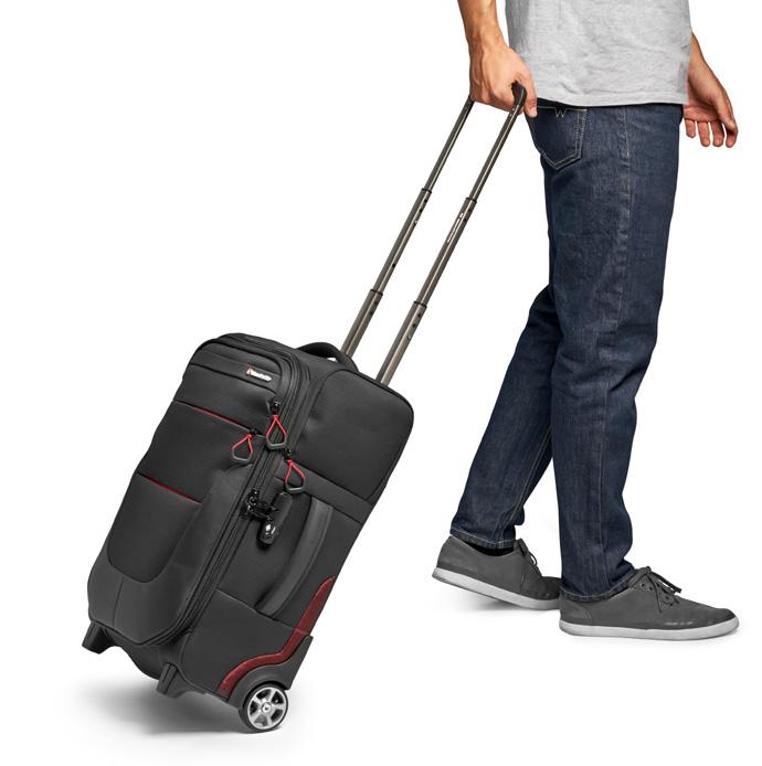 RELOADER AIR 55 55 20 35 Besides the Pro Light Air-55 s clean and fresh look, this roller bag presents numerous functional features.
