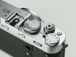 The Joy of Full Operational Control Intuitive Analog Operation The X100F inherits X Series' traditional design philosophy.