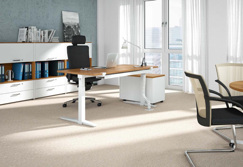 THE BASIS OF ERGONOMIC WORKING The leg frame in high-grade chrome lends an elegant feel to the workstation, which features motorised height adjustment. THE TALO.