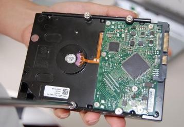 HDD Installation The NVR/DVR may contain only one/two SATA HDD depending on the model number.