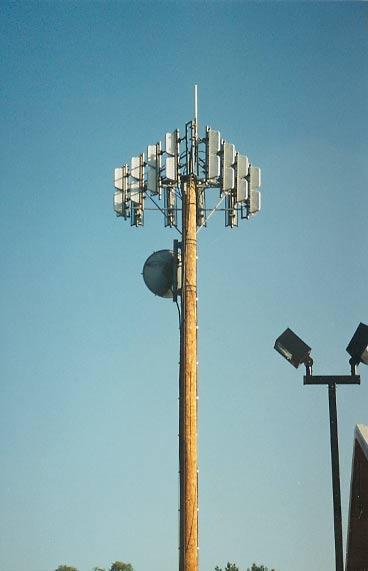 Multiple Antennas on Cell Towers Cellular base station tower (antenna tower that cell phones talk to) use multiple antenna to improve the quality of voice signal received from cell phone users.