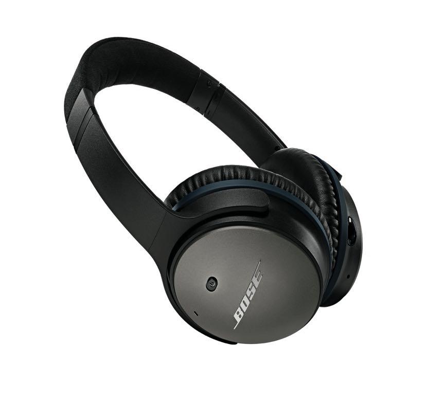 4 BOSE CHRISTMAS GIFT GUIDE 2018 HEADPHONES ON. WO R L D O F F.
