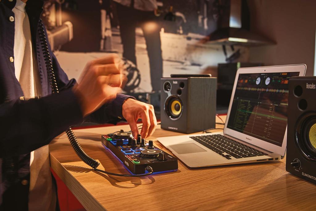 DJCONTROL STARLIGHT START NOW WITH SERATO DJ LITE, BECOME A DJ IT LIGHTS UP THE DJ SCENE TO HELP YOU GET STARTED WITH SERATO
