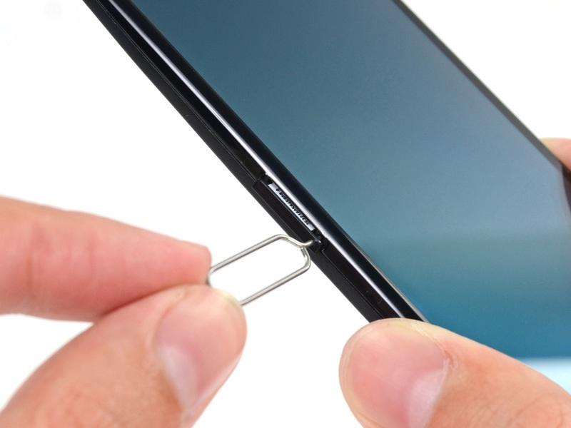 If the SIM card does not fall free from the tray on its own, simply remove it