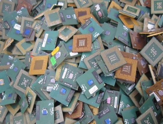 Plastic Type CPU o CPU/Processors made from plastic green or brown in colour. Laptop CPU are also included in this category. 21/kg 18.