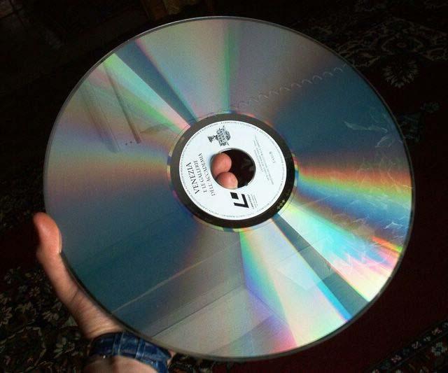 Presentation Notes for DVD Talk Timeline 1958 1969 1972 1975 1976 1978 1979 1981 Laserdisc technology, using a transparent disc, was invented by David Paul Gregg.