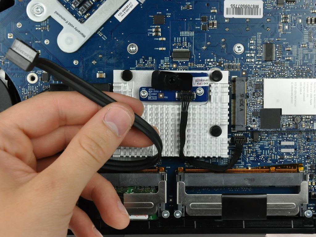 If you are having trouble disconnecting the SATA cable, insert a metal spudger or any other thin tool into the gap between the SATA connector and