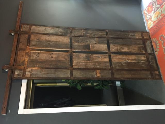 G G G Steel / Timber combo American Style Barn door ü Rusted steel frame with recycled Jmber ü Rusted barn door