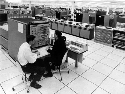 Dual 7090s at NASA during Project Mercury. Photo from Wikipedia (public domain) Multitasking operating systems.