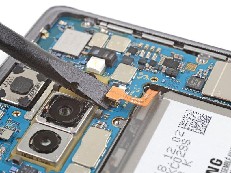 Step 11 Samsung Galaxy S10 Battery Disconnect Insert the flat end of a spudger underneath the battery connector, which is