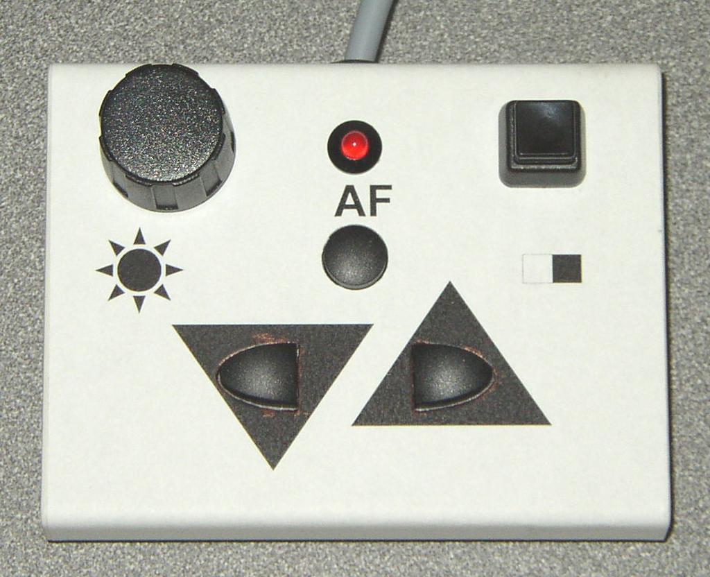 4 1.4 Control Panel Auto Focus Control Light