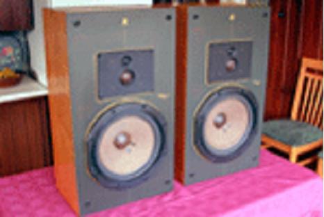 front speakers walnut 3-way 1983-1985 vintage 200W, 90dB / 1w / 1m walnut colour, no front cover grilles at