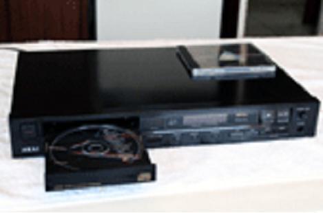 Click link for info : CD players Click image for info : Akai CD-A405 cd player 1988