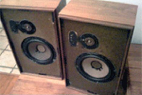 2-way 80s vintage 70W walnut colour Final tested : good sound quality, - woofers refoamed, crossovers restored with new
