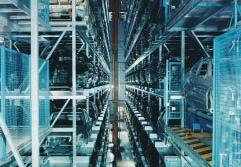 Infrastructure example: Maximum availability around the clock Warehouse example: Avoidance of data loss and the associated high restart costs Requirements Whether it is a matter of supplying water or
