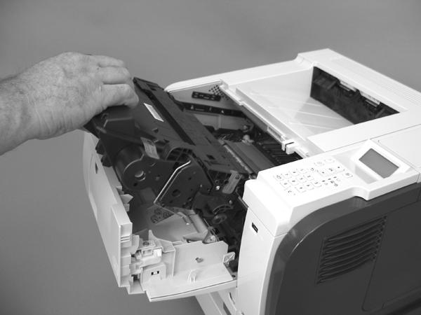 2. Grasp the print-cartridge handle and pull it out of the product. CAUTION: Do not touch the green roller. Doing so can damage the cartridge. Do not expose the cartridge to strong light.