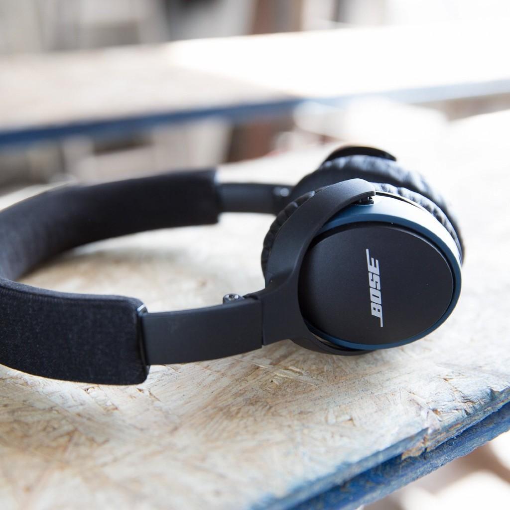 10 Of The Best Bluetooth Headphones 1. Bose SoundLink Bluetooth On-Ear Headphones 165 The Bose SoundLink Bluetooth On-Ear is a compact, closed back design and comes in a range of stylish colours.