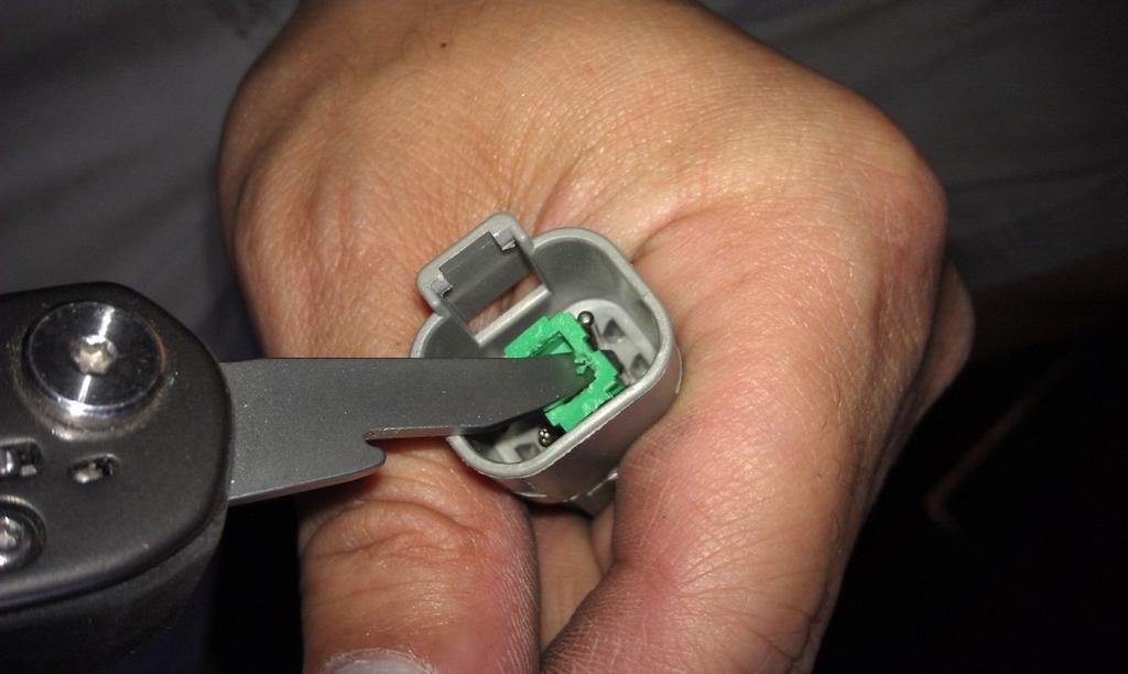 Repairing a mis-pinned male end Deutsch connector 1.