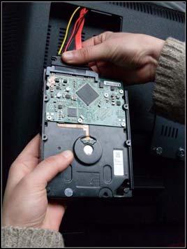 HDD. 1. Insert the key to the hole and then press.