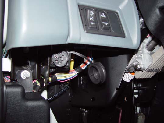 Connecting IDS to the truck Use the IC4COM cable when performing GET and PROGRAM operations. Attach the ATA 9 pin adapter cable to the vehicle.