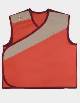 The Optima vest, with a 15cm overlapping on the central area, minimize the weight while the Maxima vest offer a complete overlapping at