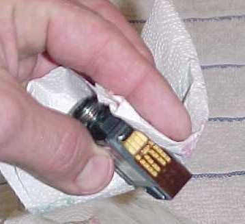 Wipe the contacts on the side of the cartridge until they are clean and dry.