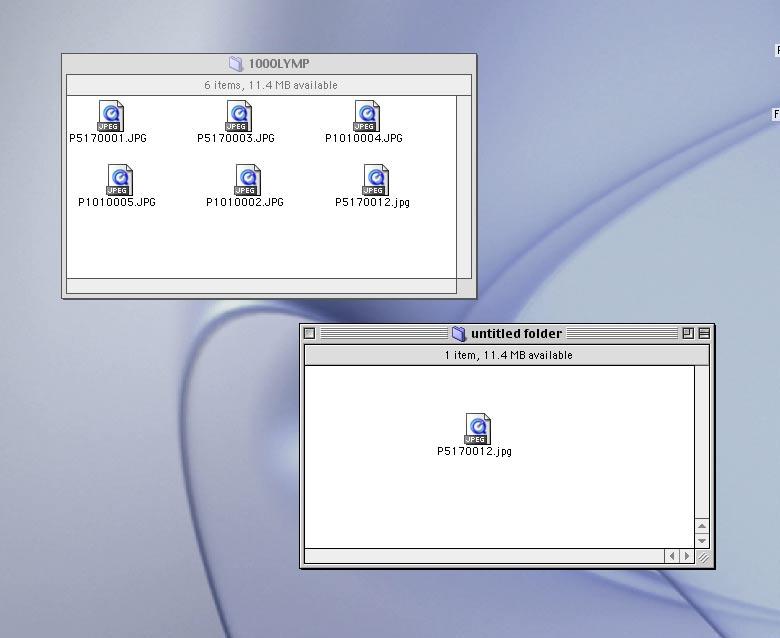5 Copying files from/to a card <Mac OS 9 Operation> 1. Insert a card into the adapter and connect it to the computer s USB port. The status lamp lights, then the card icon appears on the desktop.