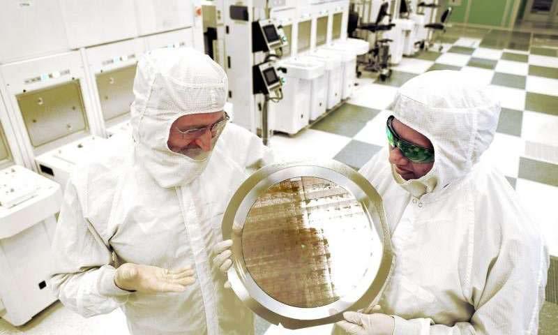 In the News: Researchers produce industry's first 7nm node test chips (July 9, 2015) An alliance led by IBM Research today announced that it has produced the semiconductor industry's first 7nm