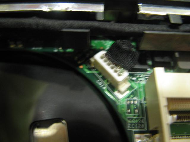 3:Remove the LVDS cable as