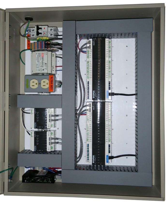 The wall mount enclosure is available with up to 4 DALI lines interfaces supporting a maximum of 256 DALI Ballasts, DALI Relays or DALI 120V Dimmers.