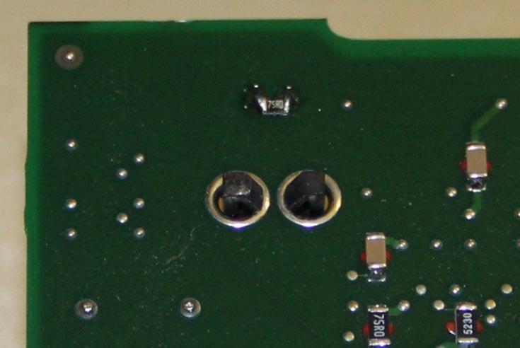 Install the T1 board firmly until you feel a click when the RAMDAC reaches the bottom of the PLCC socket. Do not apply excessive force beyond that.