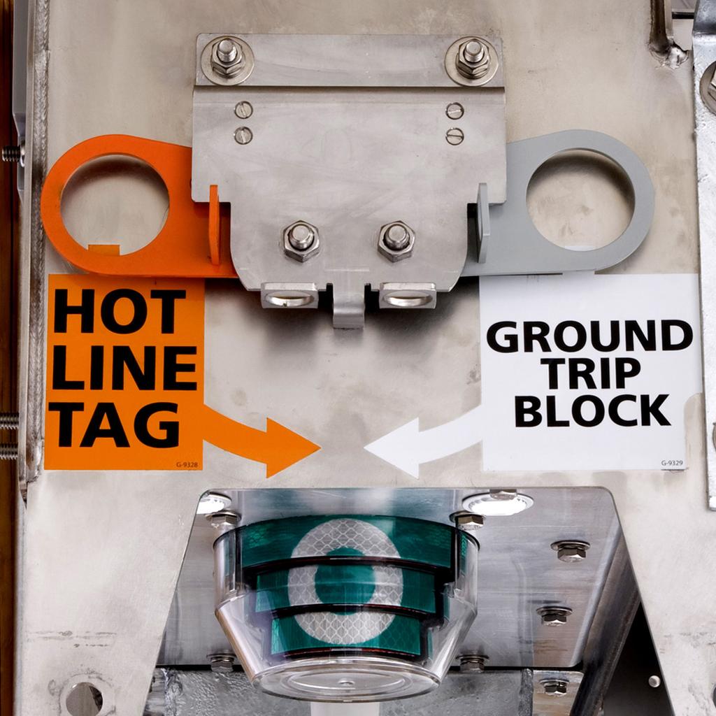 Operation Manual Hot Line Tag Step 22 A hot line tag can be set locally using the hookstick lever, or remotely using SCADA or IntelliLink software.