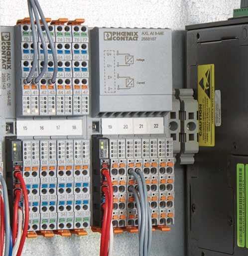 The devices can be mounted quickly on the DIN rail or also in control cabinets and machines thanks to a wall bracket.