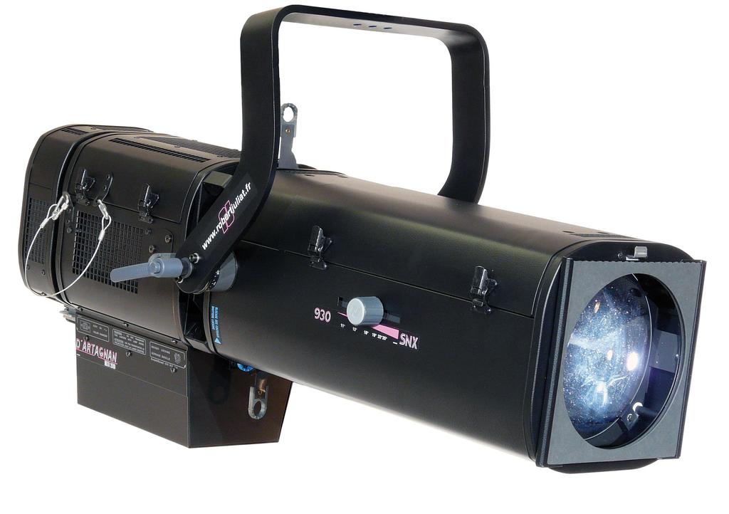 f D'Artagnan - 930SNX 900SNX - 2500 W HID Type: Profile spot Source: 2500 W HID PSU: Magnetic - hot restrike - DMX Optics: 10 to 25 zoom DMX-control of motorised dimmer shutter and lamp ignition