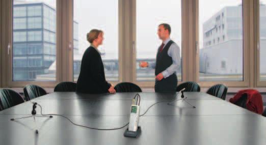 DS-2200 Conferencing and interviewing Two AKG microphones each with a 2,5 m cable are the ideal solution for recording a conference and allow stereo recordings