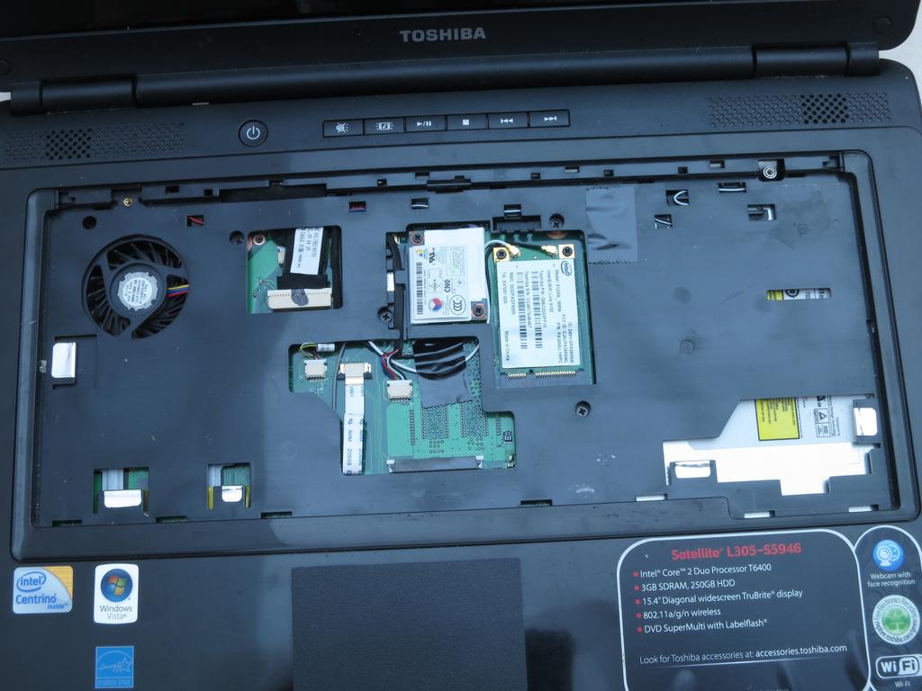 Step 19 Turn the laptop right-side up. Flip open the laptop so that the screen faces you. Step 20 Use a Phillips #1 screwdriver to remove the five 6-mm screws in the keyboard slot.