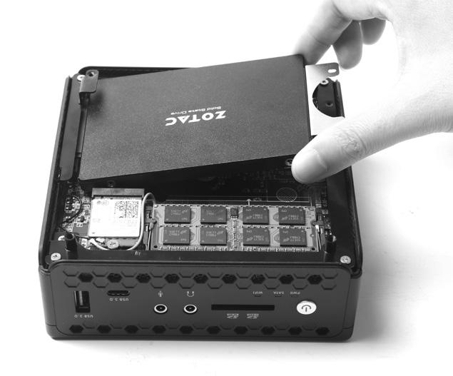 3. Insert the hard disk drive /SSD